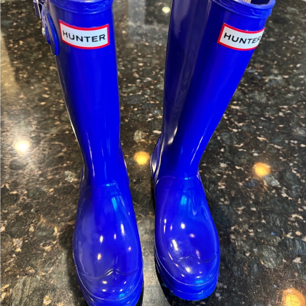 Hunter Tall Rain Boots. Women Size US 5 - (EU 37).